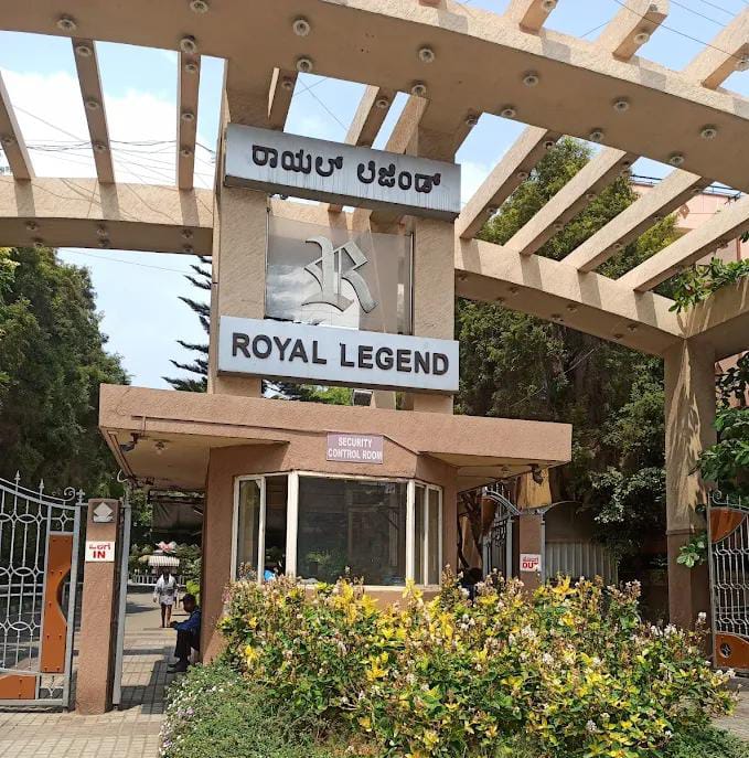Gate of Royal Legend Packers and Movers